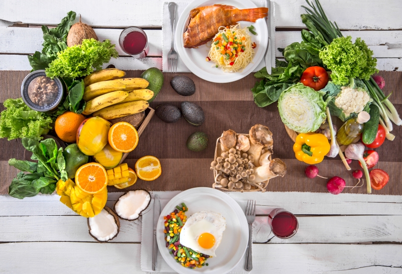 Người bệnh ung thư phổi nên kết hợp yến sào với chế độ ăn đa dạng để đáp ứng nhu cầu dinh dưỡng hàng ngày