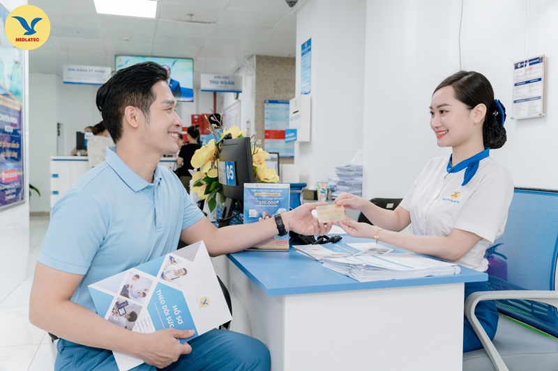 Bạn nên đi khám tại cơ sở y tế đáng tin cậy nếu có biểu hiện bất thường trên da