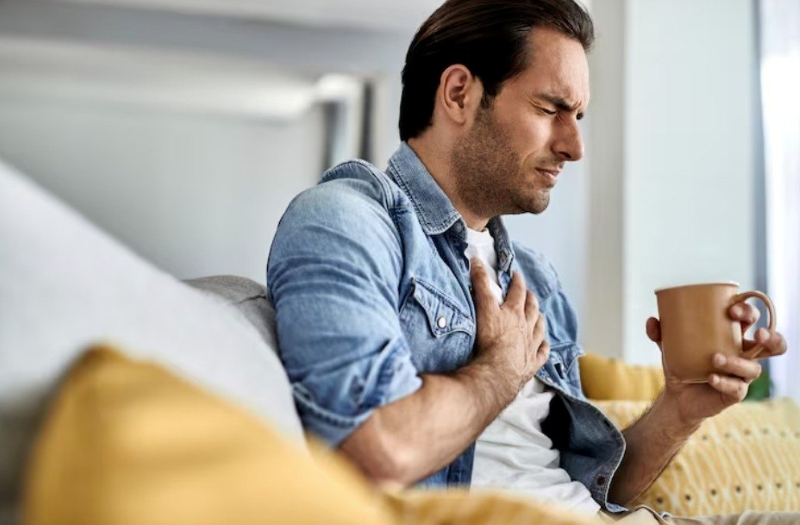 Đau ngực là một trong những triệu chứng điển hình của tình trạng suy tim trái 