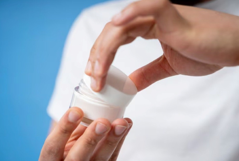 Sử dụng thuốc và các sản phẩm trị sẹo kịp thời để ngăn ngừa tình trạng sẹo lồi