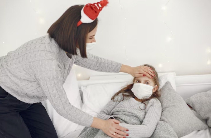 Cẩn trọng trước tình trạng trẻ sốt cao nhưng tay chân lạnh 