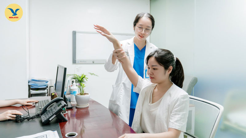 Người bệnh cần tái khám theo lịch hẹn của bác sĩ để được theo dõi và kiểm soát tình trạng bệnh 