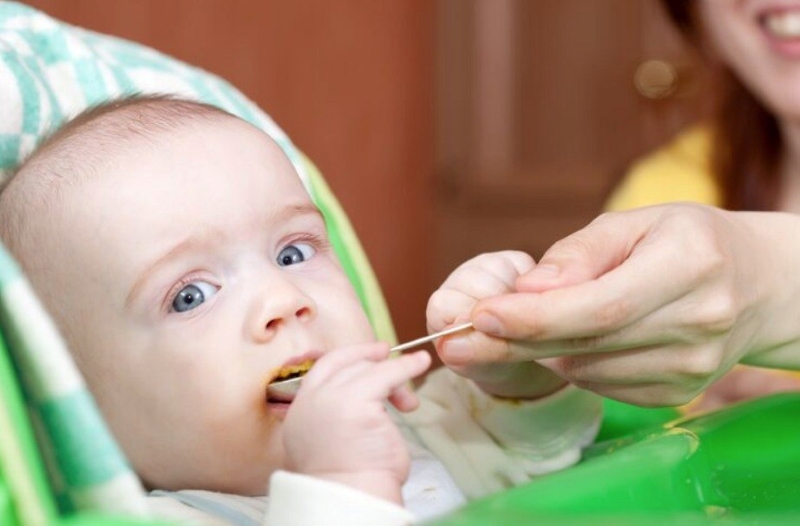 Tăng tần suất ăn cháo tôm thịt ngót khi trẻ từ 8 tháng tuổi trở lên