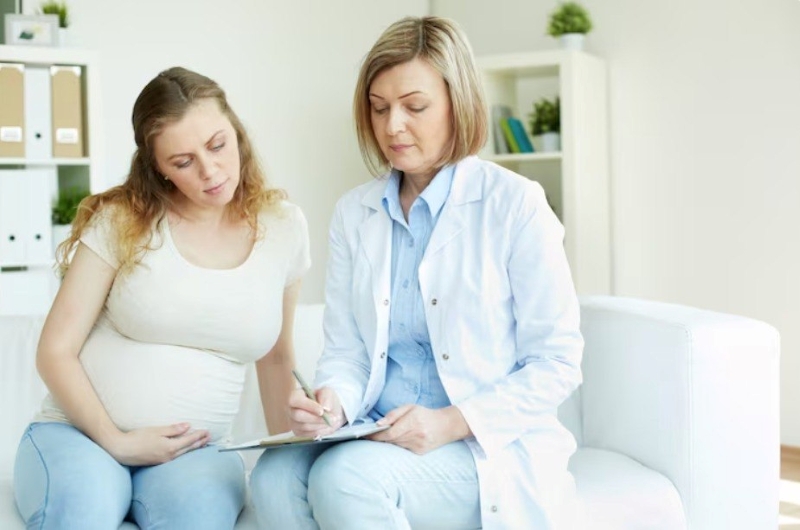 Thông tin với bác sĩ về tình trạng sức khỏe trước khi quyết định thực hiện phương pháp gây tê tủy sống
