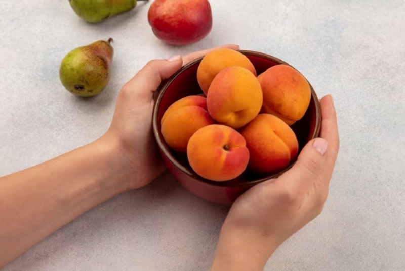 Đào là loại quả giàu vitamin C giúp tăng cường hệ miễn dịch cho cơ thể 