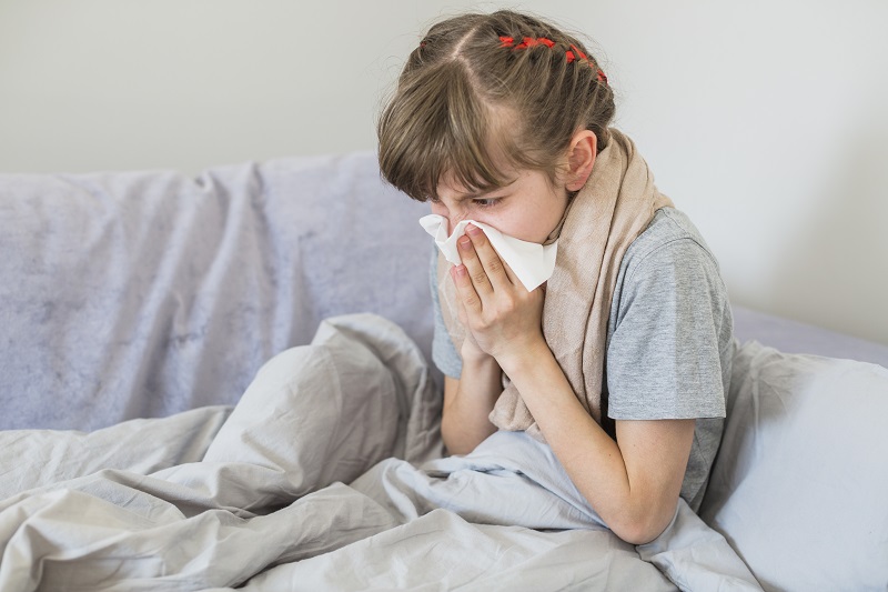Sổ mũi là triệu chứng virus Adeno ở trẻ em cho thấy đường hô hấp của trẻ đã bị nhiễm trùng