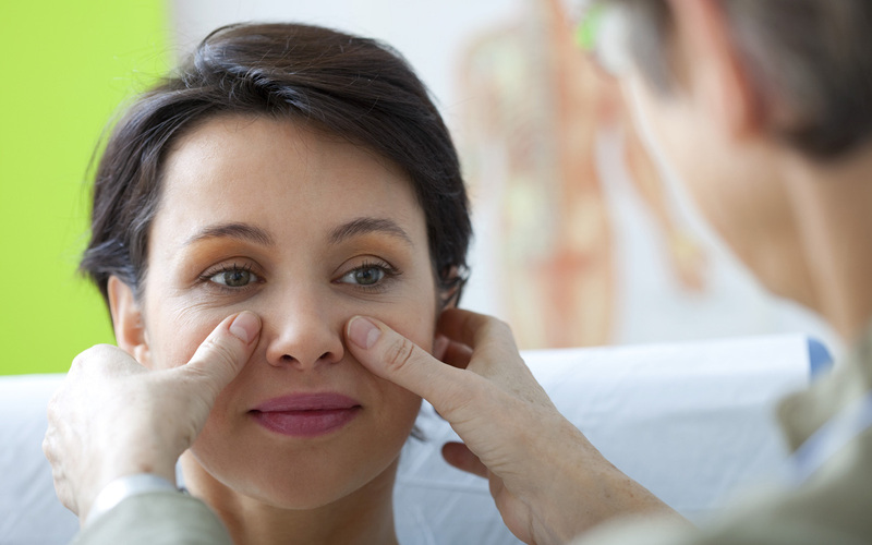 Cách phòng và trị bị viêm xoang có ảnh hưởng đến mắt không 