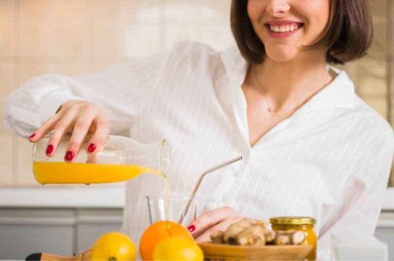 Có thể dùng trái cây làm nước ép để bổ sung hàng ngày