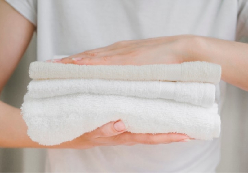 Lựa chọn loại khăn có chất liệu phù hợp để quấn cho trẻ sơ sinh khi ngủ