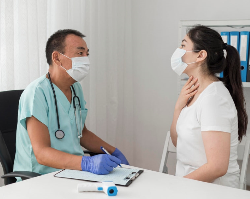 Thăm khám chuyên khoa kết hợp xét nghiệm phù hợp giúp xác định nguyên nhân gây hạch và lựa chọn hướng điều trị hiệu quả