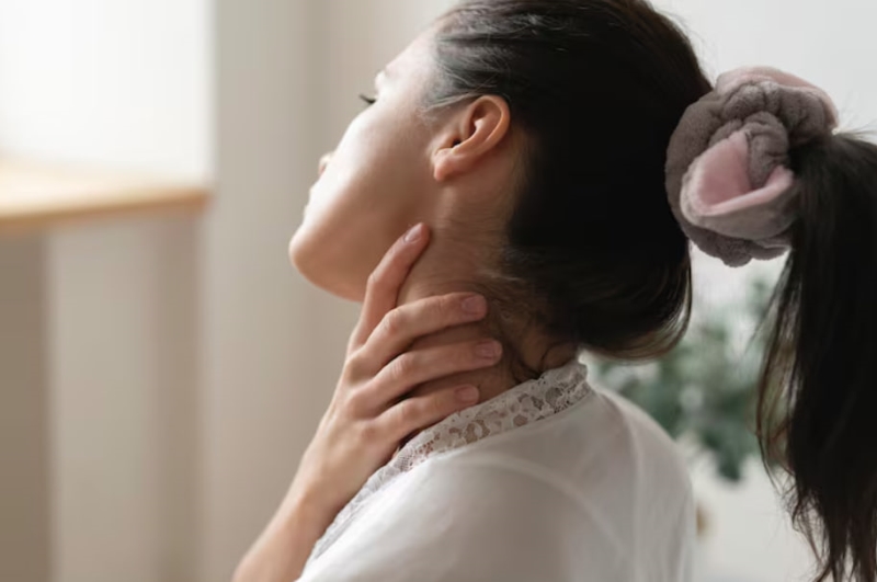  Hạch cổ tồn tại kéo dài, không đau và có xu hướng lớn dần cần được bác sĩ đánh giá nguyên nhân