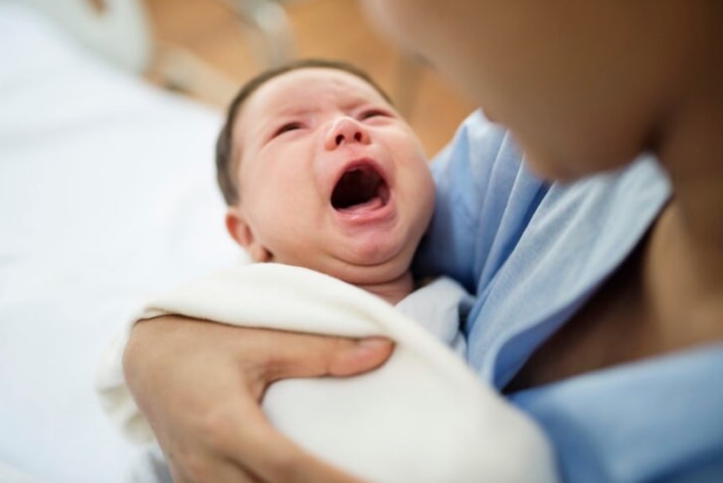 Trẻ bị sặc sữa vào phổi là tình trạng nguy hiểm nếu không được phát hiện và xử trí kịp thời 