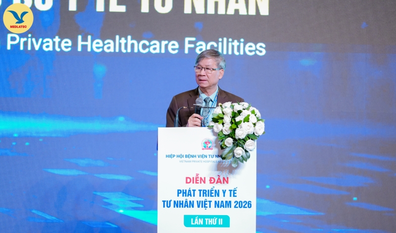 GS.AHLĐ Nguyễn Anh Trí - Phó Chủ tịch Hiệp hội Bệnh viện Tư nhân Việt Nam; Người sáng lập Hệ thống Y tế MEDLATEC chủ tọa phiên chuyên đề về nâng cao chất lượng khám chữa bệnh tại diễn đàn 