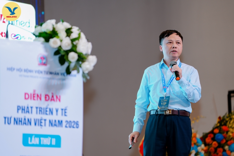 PGS.TS. Nguyễn Thái Sơn - Giám đốc Hệ thống Xét nghiệm MEDLATEC trình bày báo cáo chuyên sâu về mô hình quản trị chất lượng xét nghiệm đạt chuẩn quốc tế  