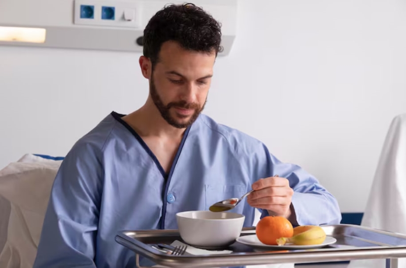 Lưu ý chế độ dinh dưỡng cho người bệnh sau phẫu thuật não
