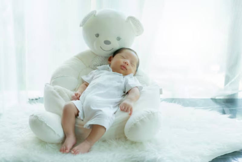 Trẻ nhỏ 2 tháng tuổi có sự phát triển rõ rệt về thể chất 