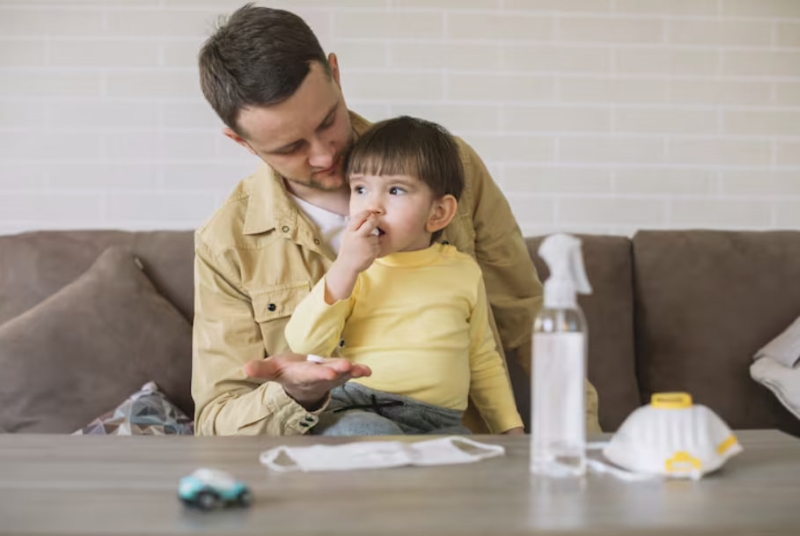 Cha mẹ nên vệ sinh mũi họng đúng cách cho trẻ để hạn chế tình trạng ho 