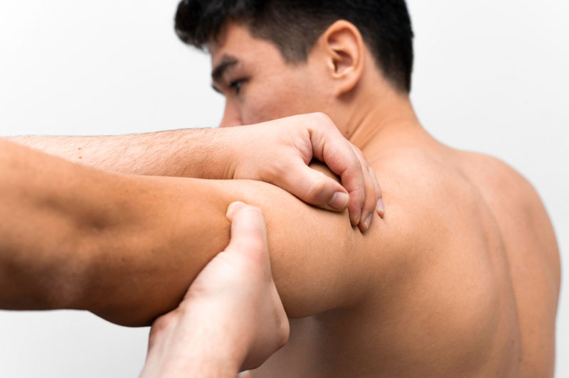 Xoa bóp, bấm huyệt khi bị đau cơ tam đầu có tác dụng khá hiệu quả