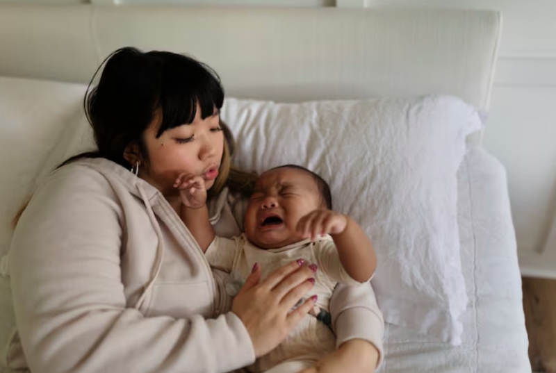 Mẹ tuyệt đối không tự ý sử dụng các loại thuốc khi trẻ sơ sinh bị đau bụng về đêm