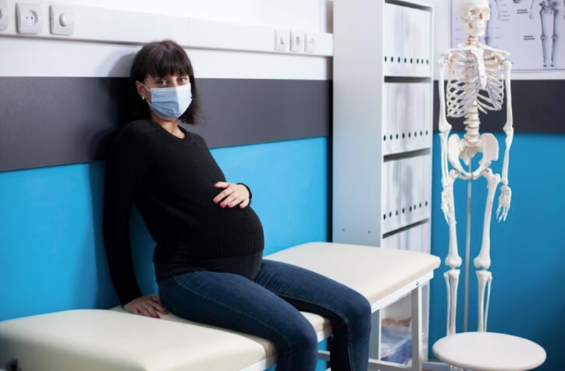 Mẹ bầu cần chuẩn bị sẵn sàng đồ dùng cá nhân để tới cơ sở y tế khi xuất hiện dấu hiệu đau bụng đẻ 