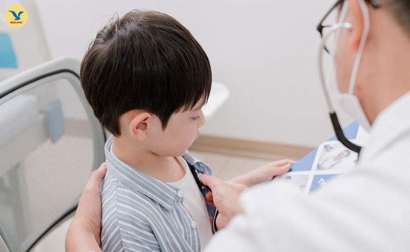 Việc sử dụng thuốc cần tuân thủ hướng dẫn của bác sĩ sau khi trẻ đã được thăm khám