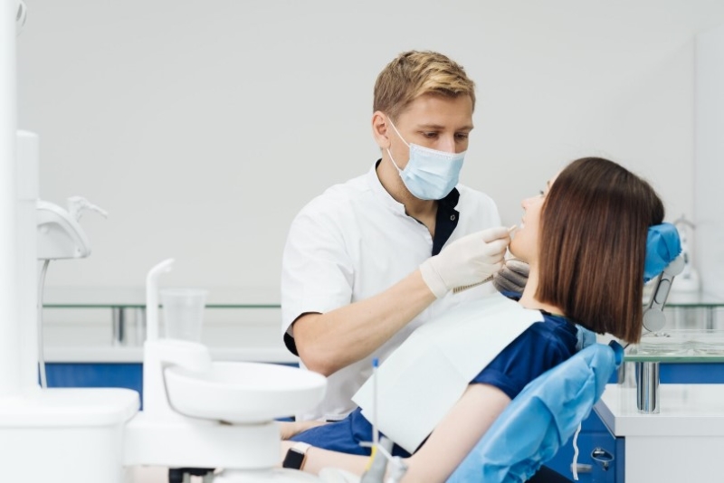Bạn đọc hãy tham khảo ý kiến bác sĩ về việc 30 tuổi mọc răng khôn có nên nhổ không?