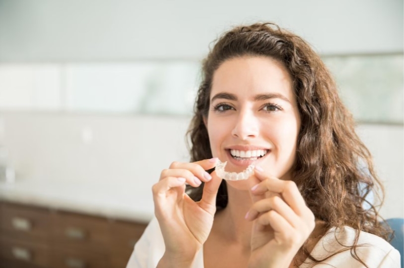 Đeo máng chống niềng răng theo đúng hướng dẫn 