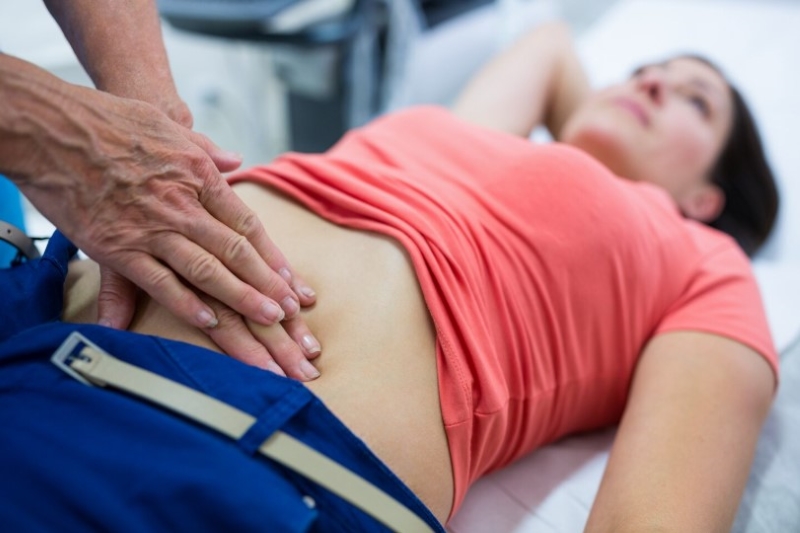 Khám phản ứng thành bụng là bước quan trọng trong quá trình thăm khám lâm sàng