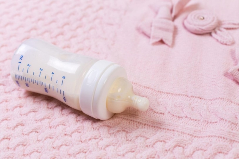 Thuốc hạ sốt pha với sữa được không là thắc mắc của nhiều cha mẹ