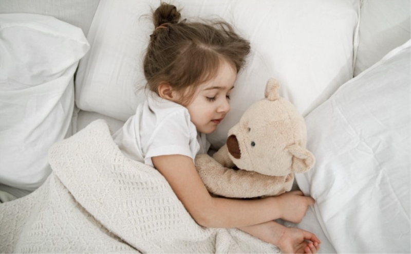 Cha mẹ cần theo dõi chặt chẽ sức khỏe của trẻ sau khi thực hiện nội soi dạ dày