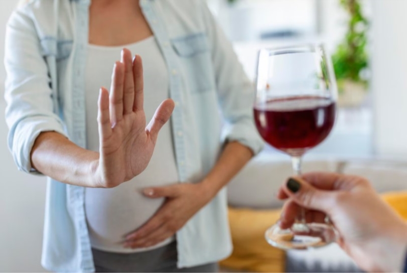 Cần tránh sử dụng đồ uống có cồn trong thai kỳ