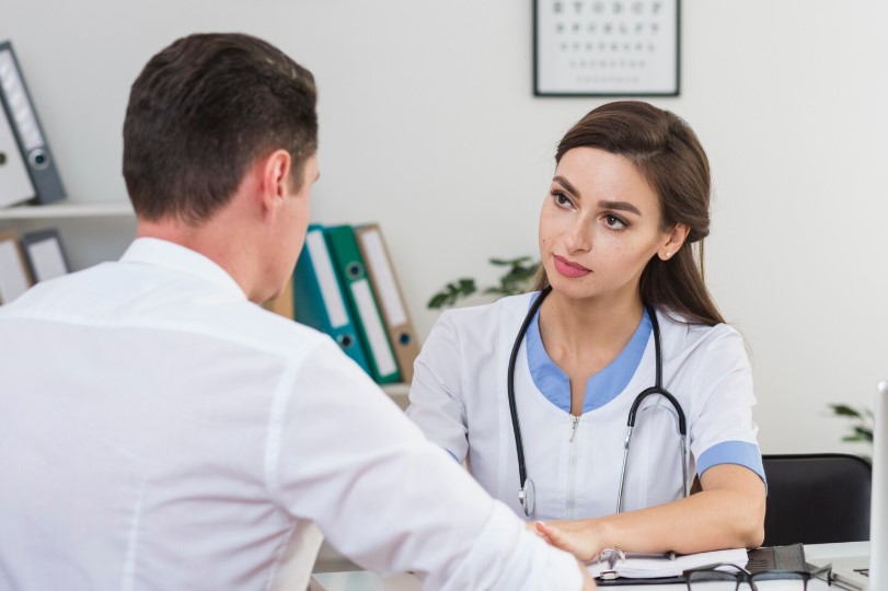 Bệnh nhân được yêu cầu nhịn ăn trước khi thực hiện nội soi dạ dày