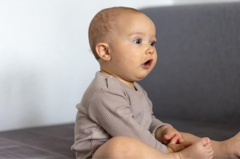 Yếu tố di truyền cũng góp phần gây ra tình trạng trẻ chậm mọc tóc