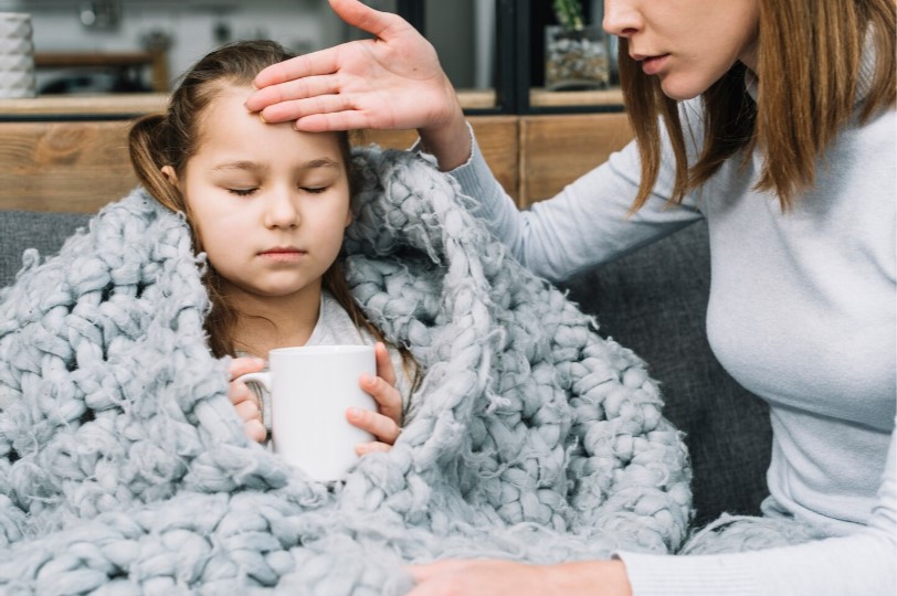 Đảm bảo trẻ được cung cấp đủ nước khi bị sốt