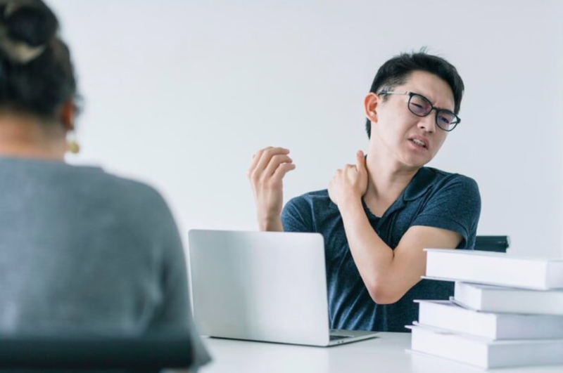 Có nhiều nguyên nhân gây ra tình trạng đau nhức bả vai 