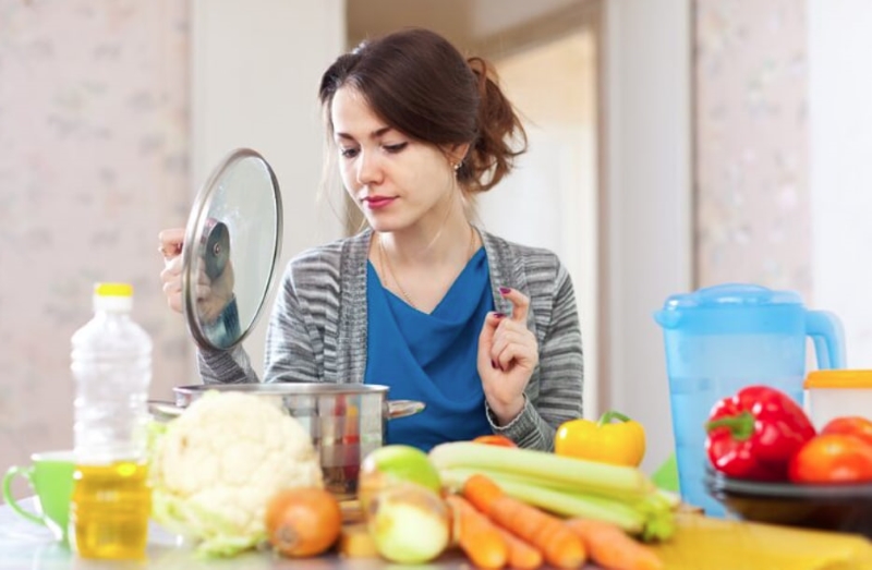 Chị em cần duy trì chế độ dinh dưỡng hợp lý để tăng khả năng mang thai tự nhiên 