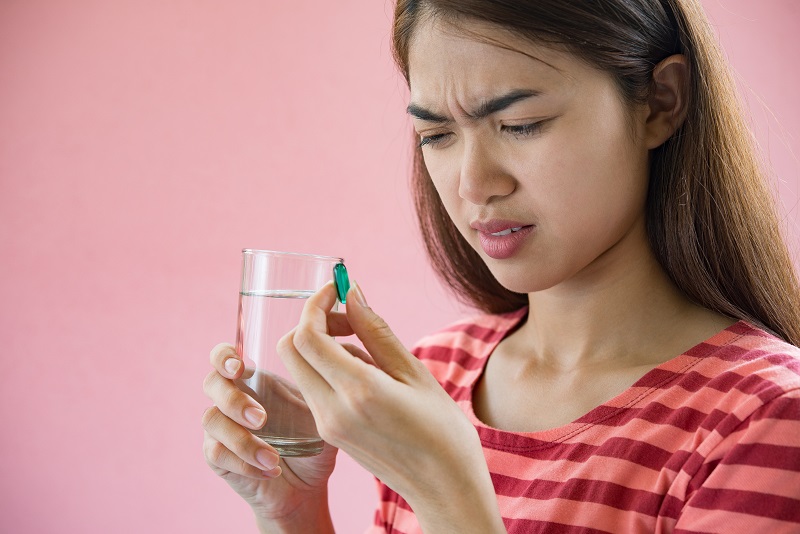 Người bị ngộ độc thực phẩm không nên tự ý uống thuốc 