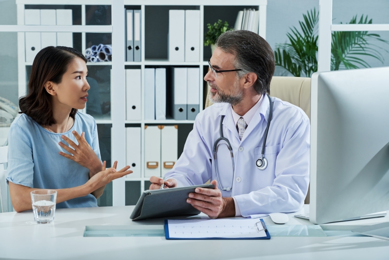 Người bệnh nên trao đổi về tình hình sức khỏe với bác sĩ trước khi thực hiện chụp X-quang 
