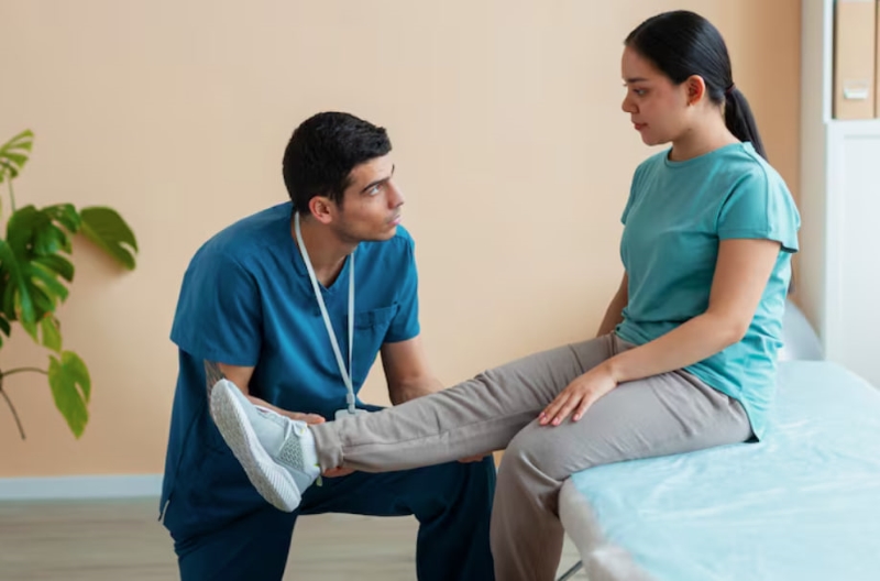 Hướng xử trí tình trạng xương đầu gối nhô ra tùy thuộc vào nguyên nhân