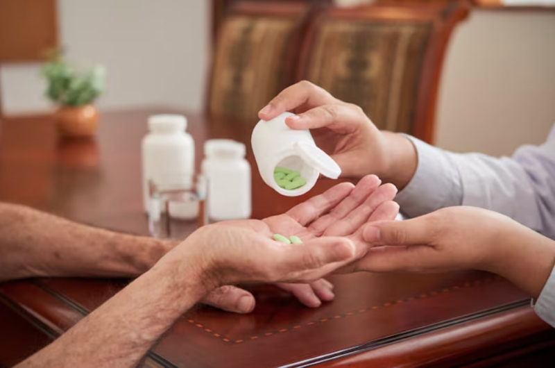 Điều trị bằng thuốc giúp kiểm soát nhịp tim và giảm các triệu chứng do tim đập nhanh gây ra