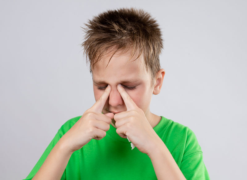 Trẻ nhỏ rất dễ bị ngạt mũi khi thời tiết giao mùa hoặc không khí hanh khô