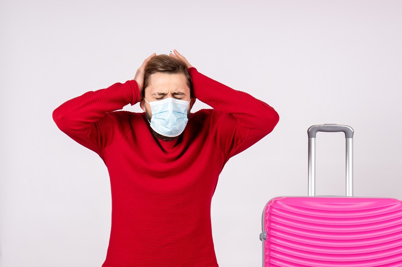 Một số người có thể gặp tình trạng đau đầu khi di chuyển bằng máy bay, đặc biệt trong thời điểm cất cánh và hạ cánh. 