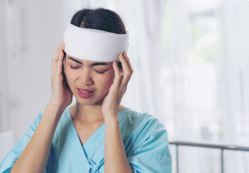Tụ máu não có thể xảy ra sau khi người bệnh bị chấn thương ở vùng đầu. 