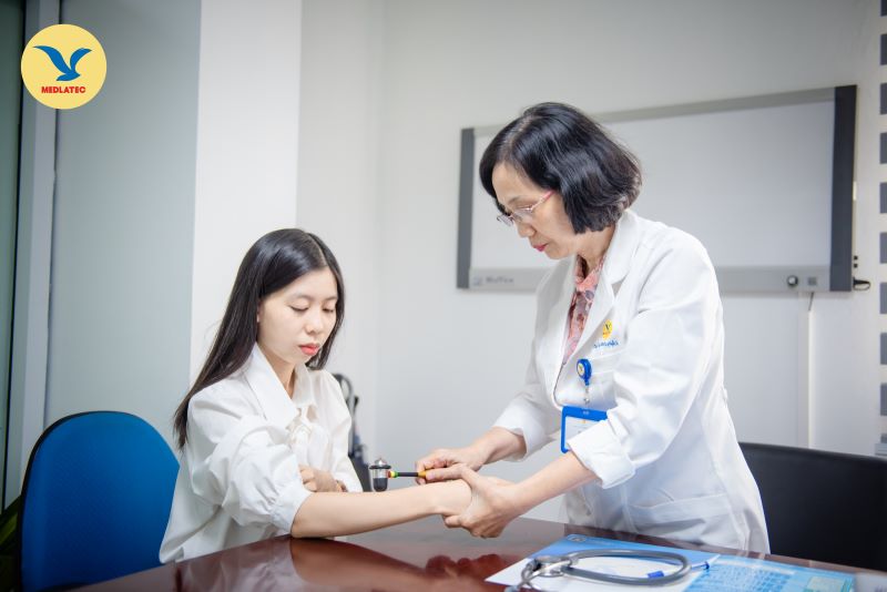Nếu có các dấu hiệu bất thường khi dùng thuốc, bạn nên trao đổi với bác sĩ để được tư vấn hướng xử lý