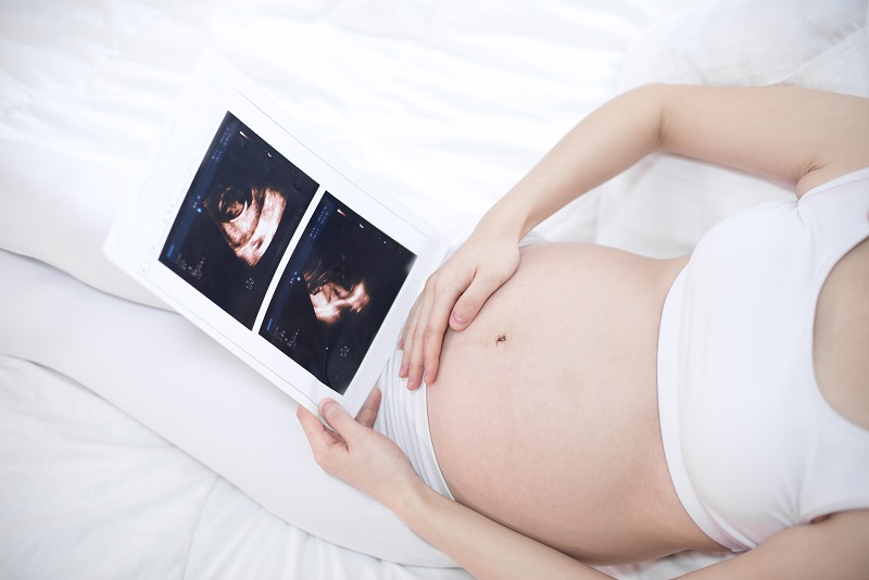Phụ nữ mang thai không nên tự ý sử dụng ý dĩ dưới dạng thuốc hoặc cao chiết. 