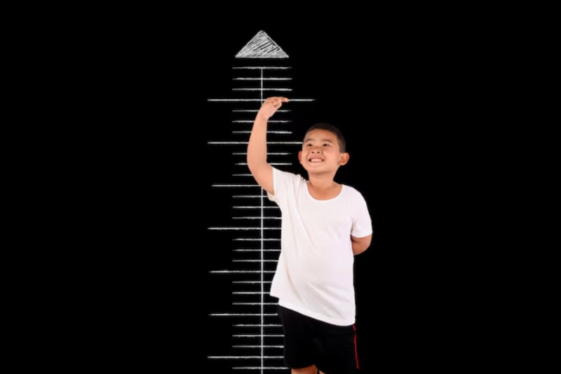 Chiều cao và cân nặng của trẻ sẽ thay đổi rõ rệt khi bước vào tuổi dậy thì ở nam