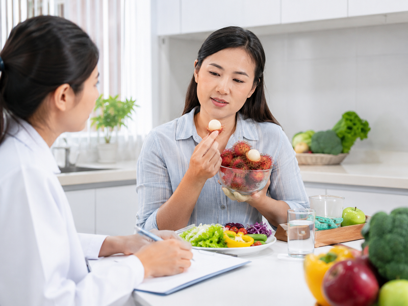 Người tiểu đường nên hỏi ý kiến bác sĩ trước khi dùng lượng lớn chôm chôm