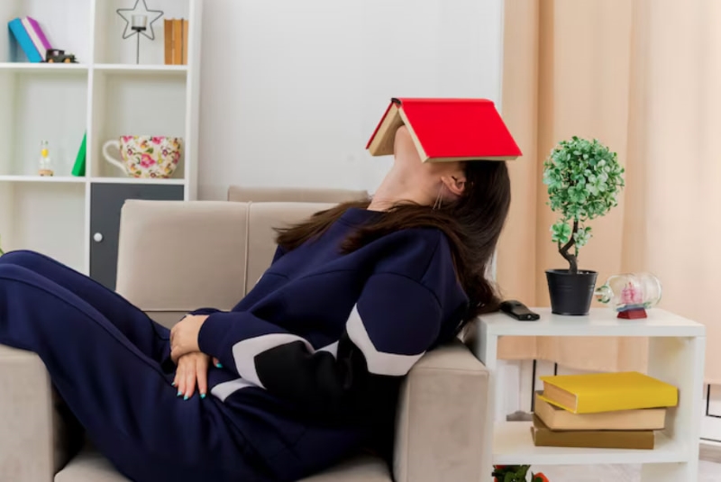 Áp lực học tập có thể là nguyên nhân dẫn đến tình trạng kinh nguyệt không đều ở tuổi dậy thì