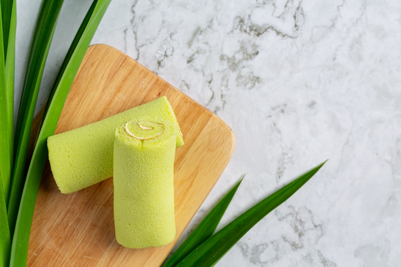 Hiện chưa có thực phẩm cụ thể nào được xác định là tương kỵ với lá dứa.