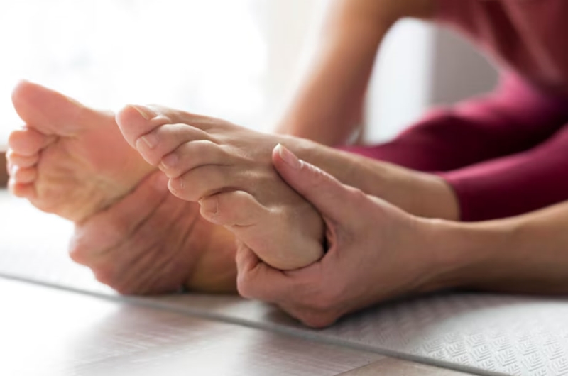 Các bệnh lý cột sống và thần kinh có thể gây đau nhức, tê bì tay chân
